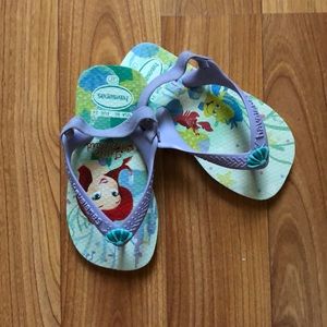 Little mermaid girls size 8 flip flops